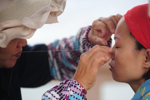 從古自今那些慘不忍睹的脫毛方式(圖2)